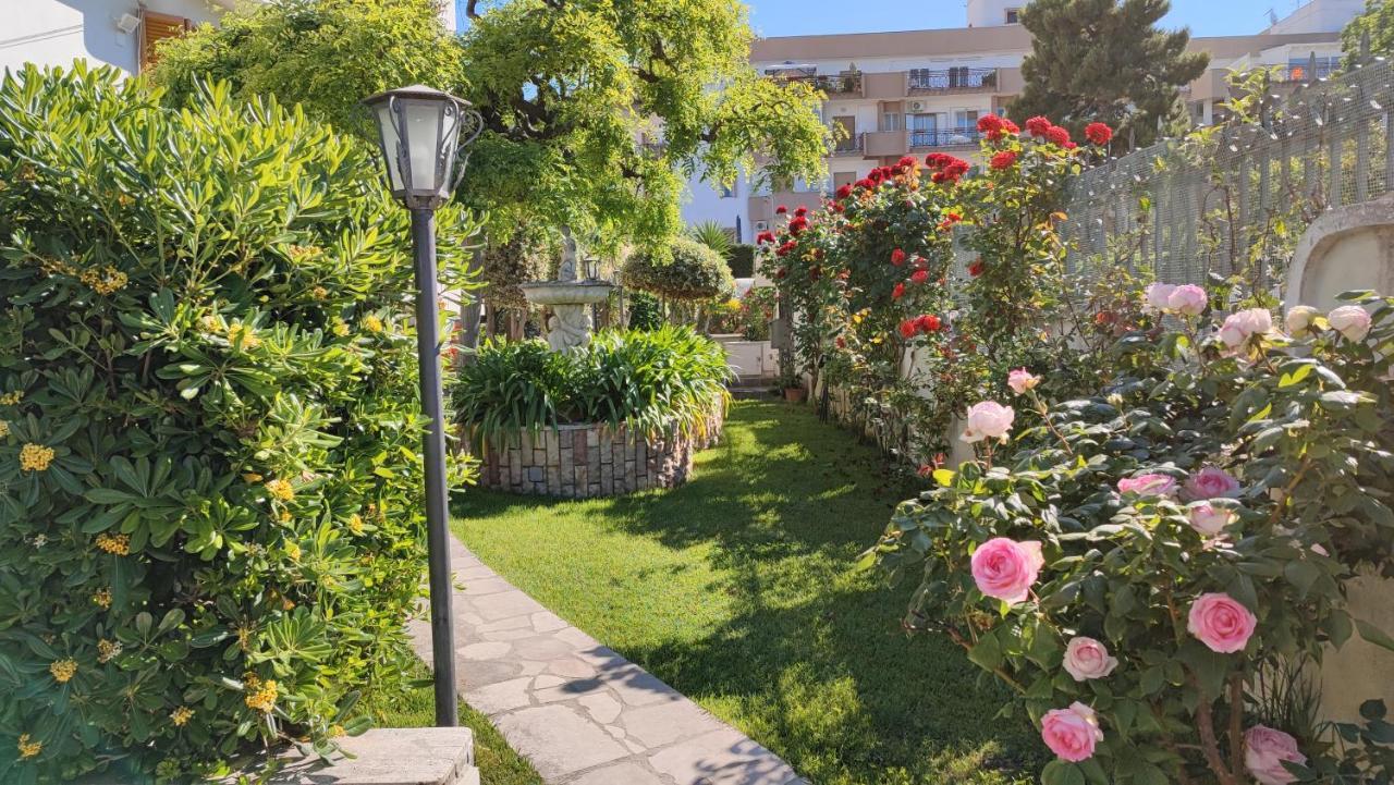 Villa Mary Trani Exteriör bild